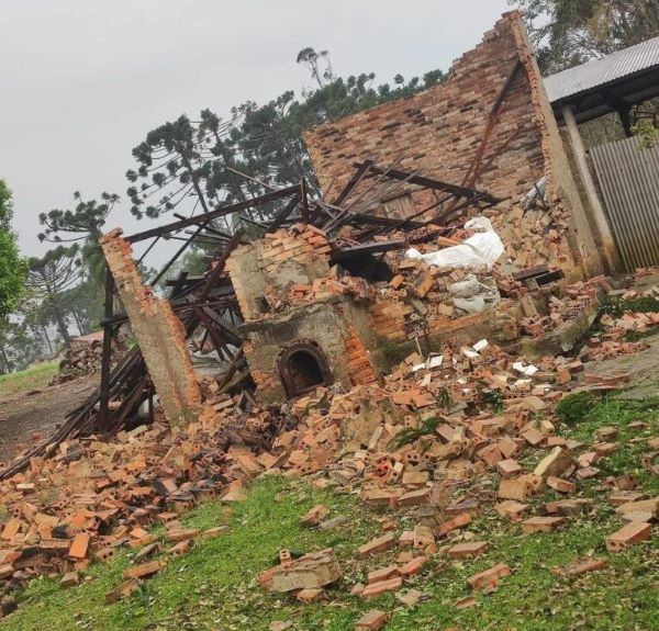 Paulo Frontin Equipe De Resgate Faz Atendimento Ap S Tempestade