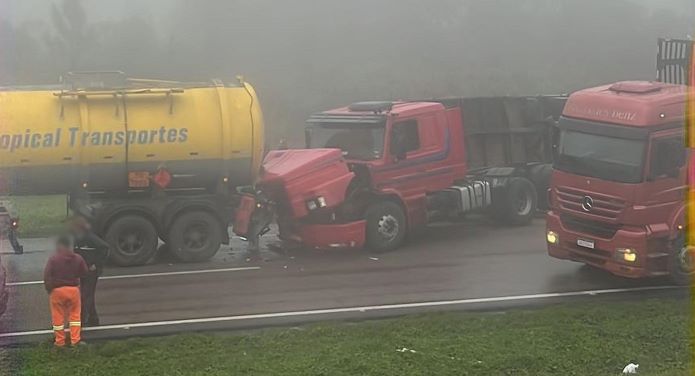 Vídeo: cenário trágico na BR-277 após engavetamento - Guararema News